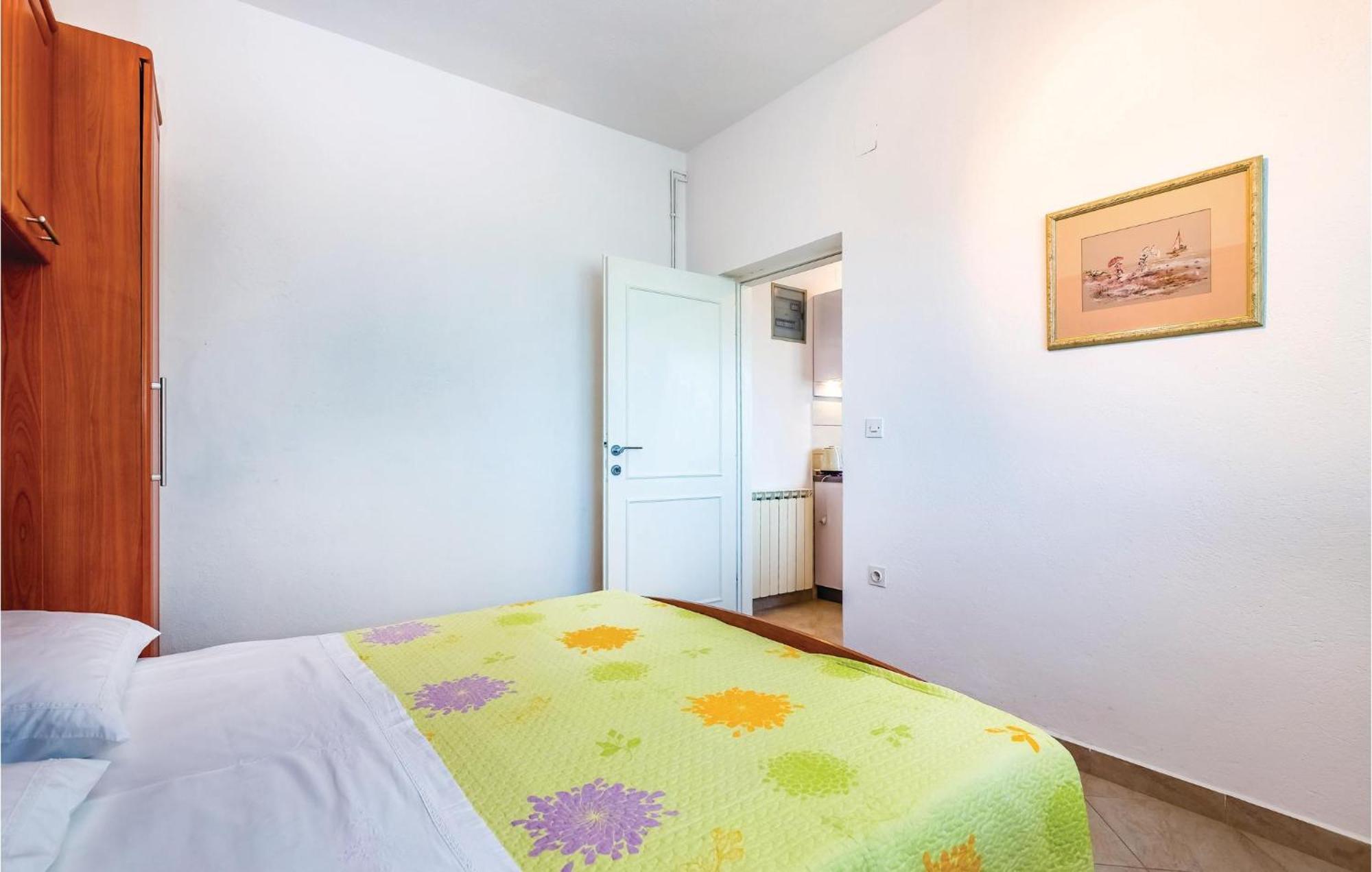 1 Bedroom Awesome Apartment In Supetarska Draga Luaran gambar