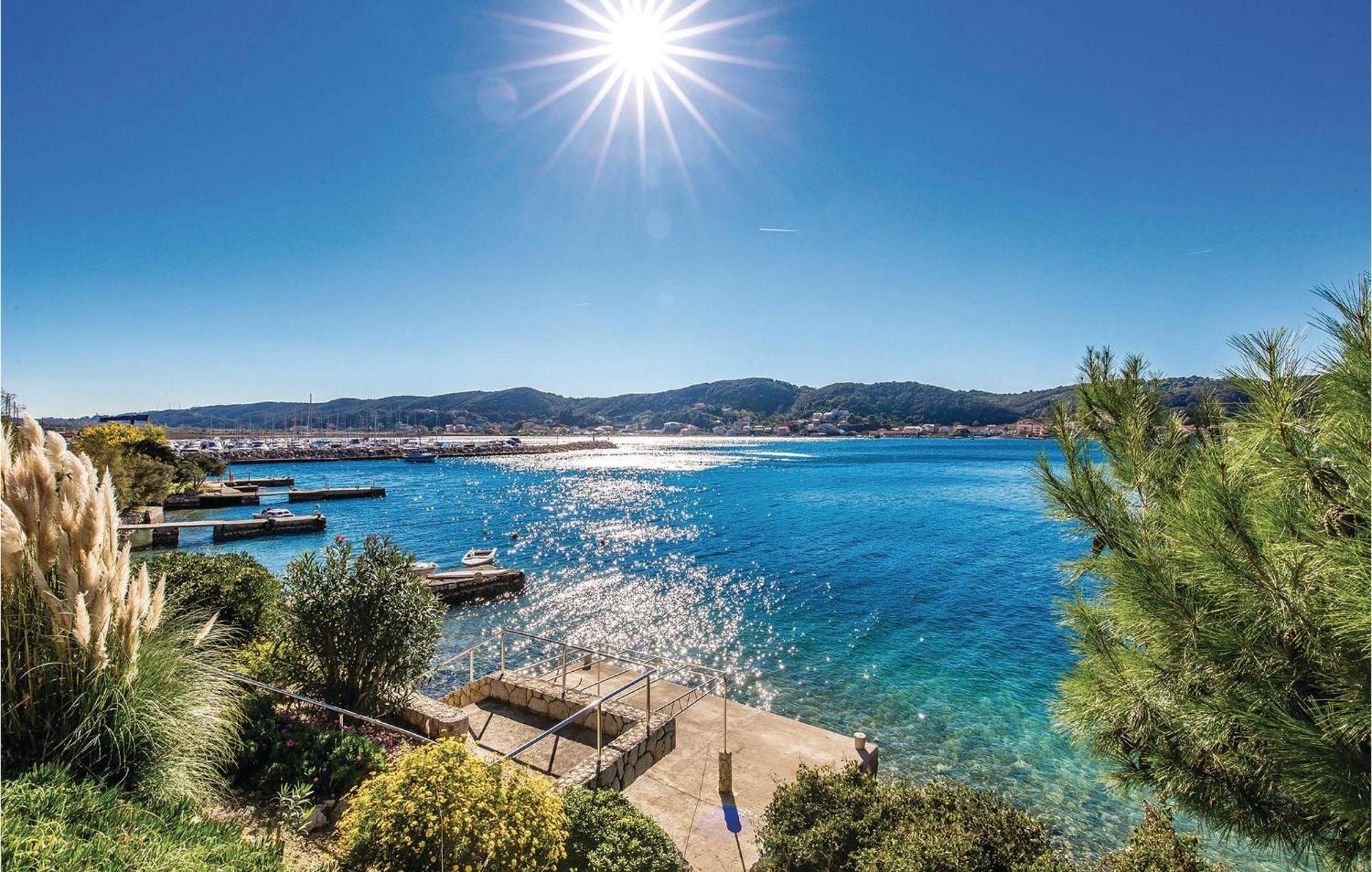 1 Bedroom Awesome Apartment In Supetarska Draga Luaran gambar