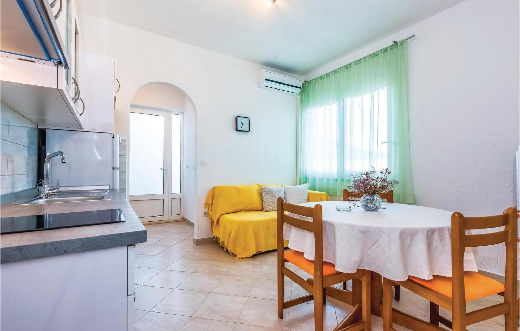 1 Bedroom Awesome Apartment In Supetarska Draga Luaran gambar